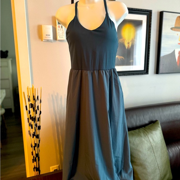 Halara in my feels everyday midi dress - Picture 4 of 5